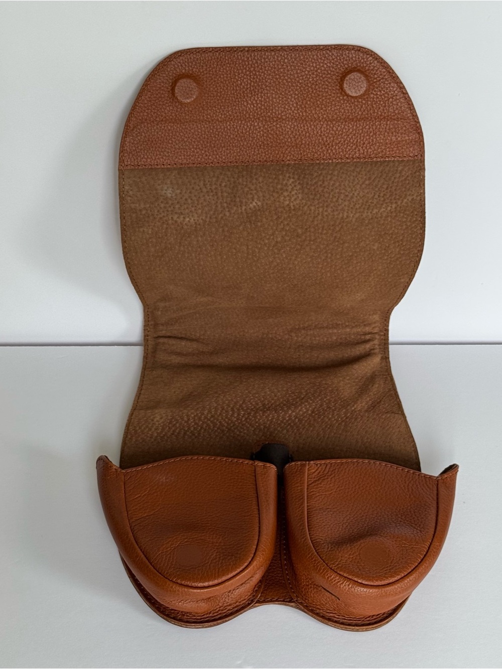 AirPods Max Case - Capra Leather - Handmade Luxury - magnetic closure - unique